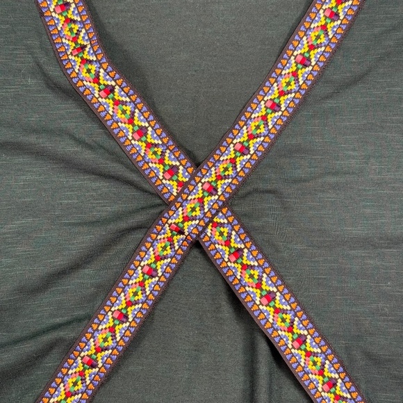 Short Sleeve Top Womens Size S Green Aztec Pattern Open Stomach V Neck - Picture 2 of 7